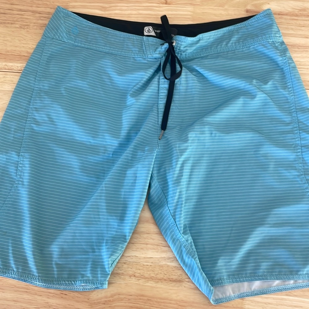Volcom board shorts 36.  Blue stripe